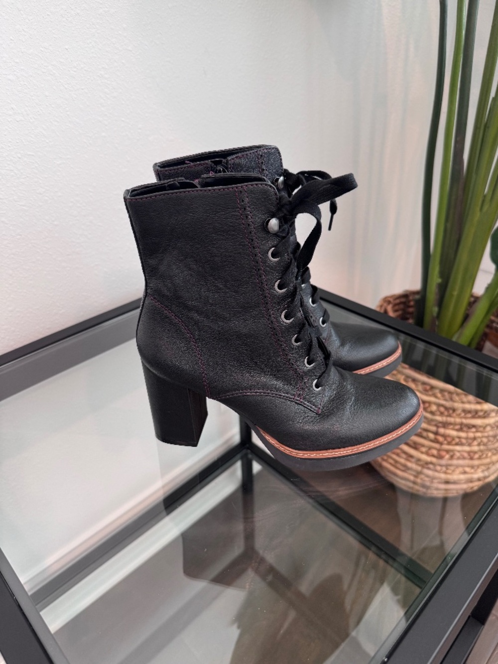 NATURALIZER Women’s Callie Lug Sole Lace up Leather Booties Size 7.5